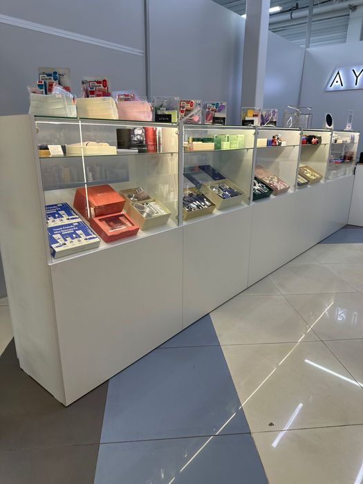 Витрины демонстрационные для косметики, мобильных аксессуаров, мелочей