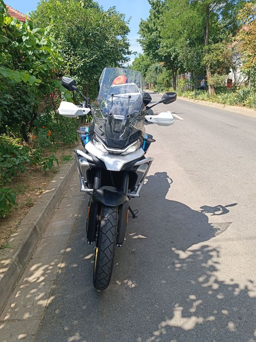 CF Moto 700MT 2025
