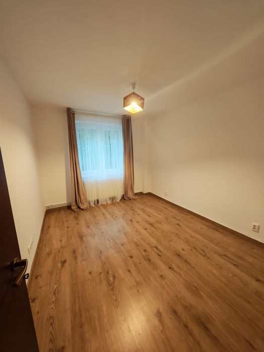 Închiriez apartament 3 camere - Crângași