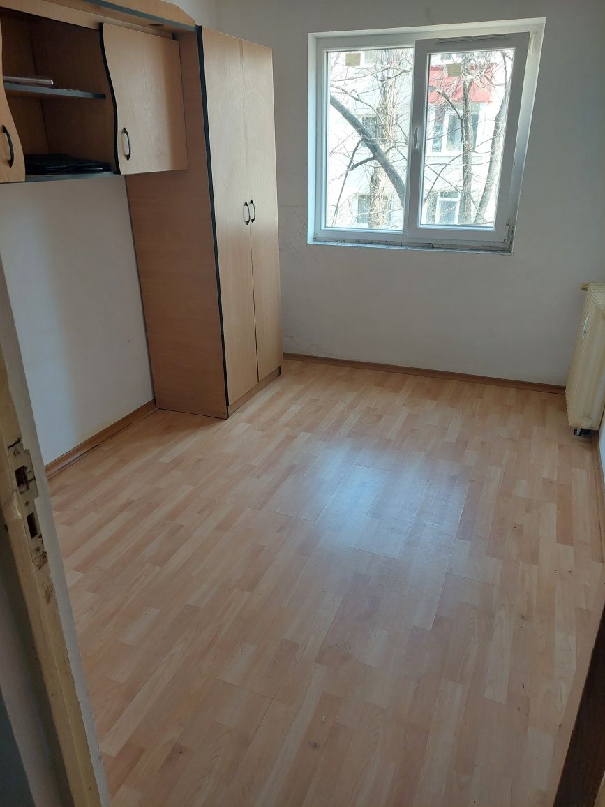 Vând apartament 3 camere