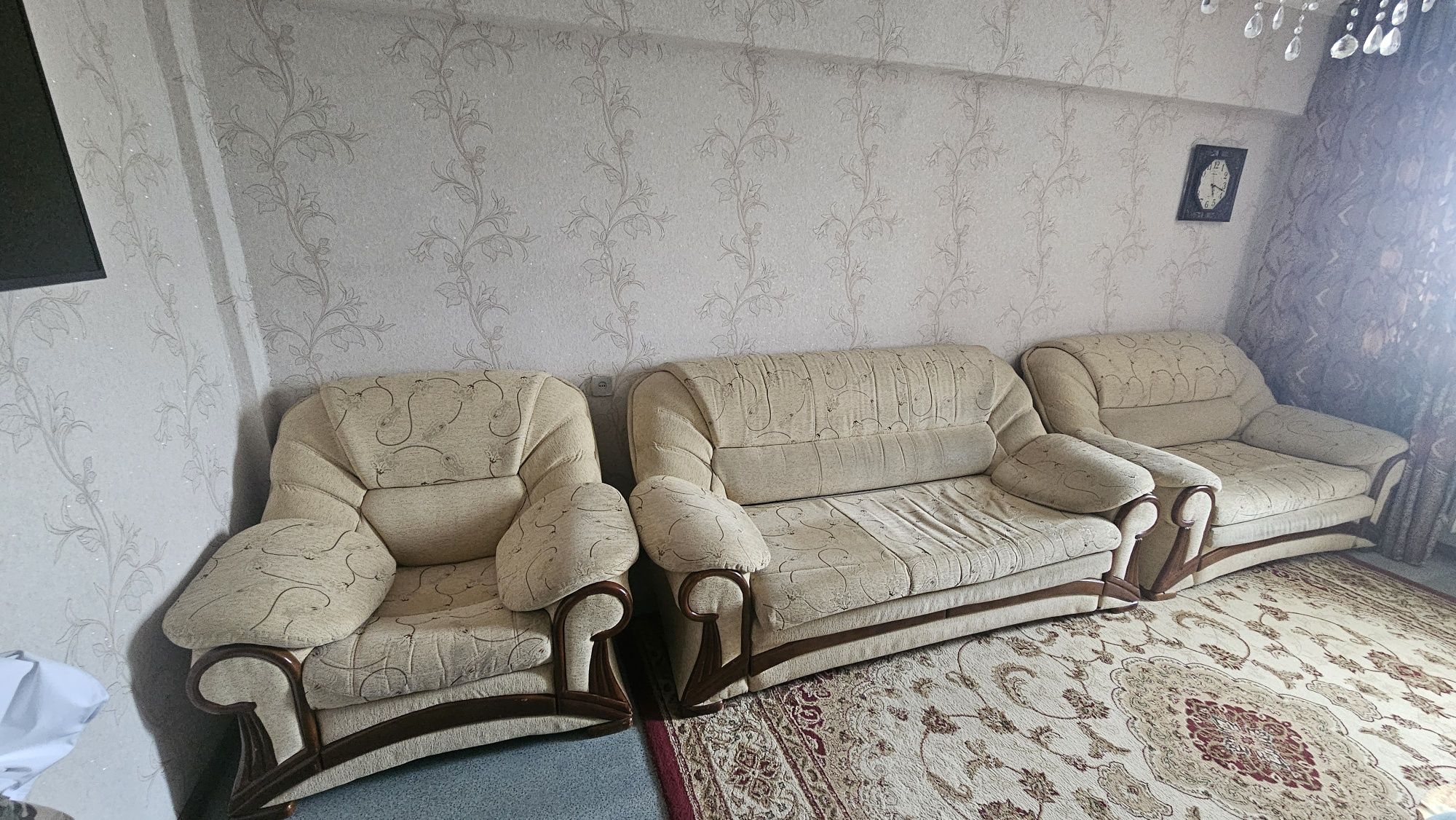 Диван тройка в хорошем состоний