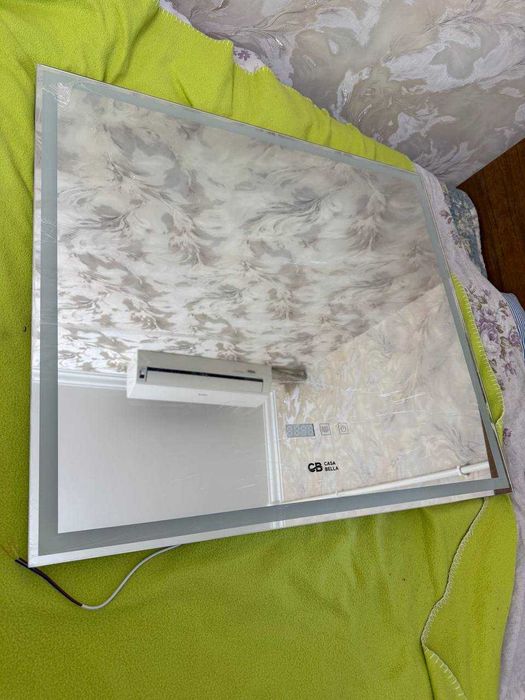 Продается зеркало с подсветкой, часами и обогревом 80*70