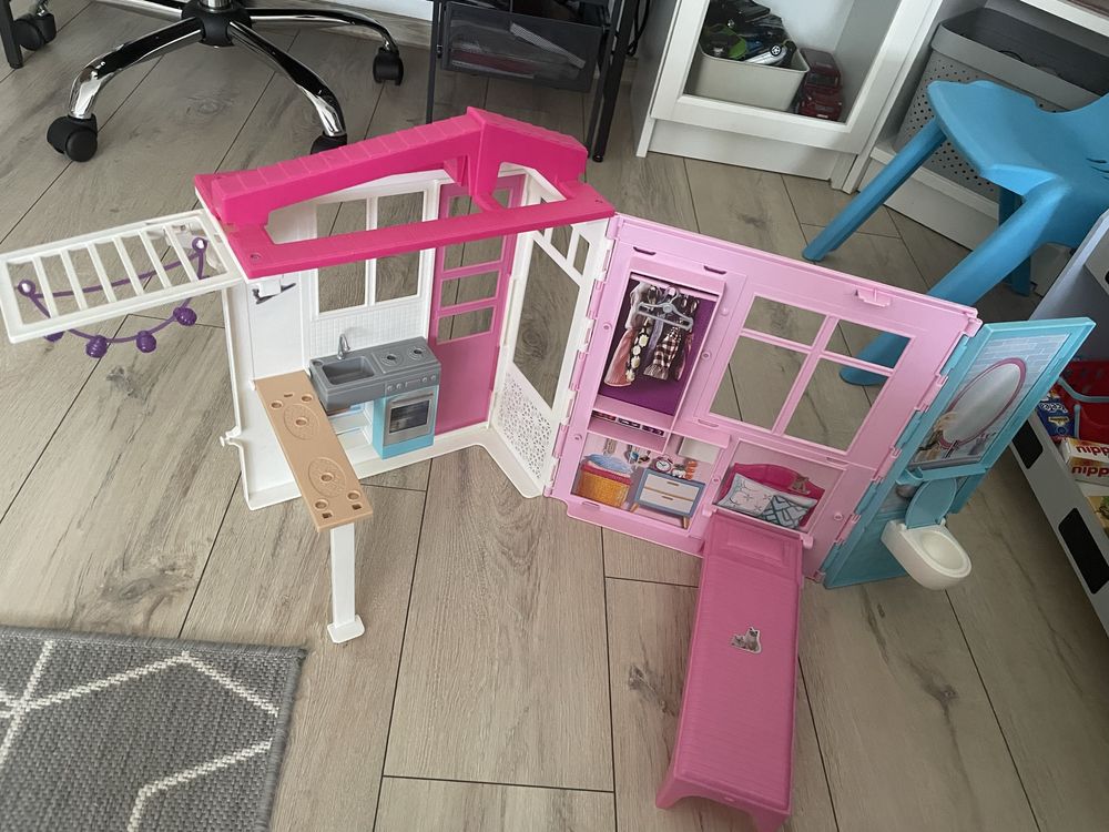 Casa Barbie pliabila