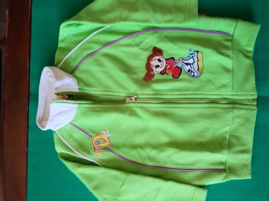 Hainute fetita, 5 lei bucata.