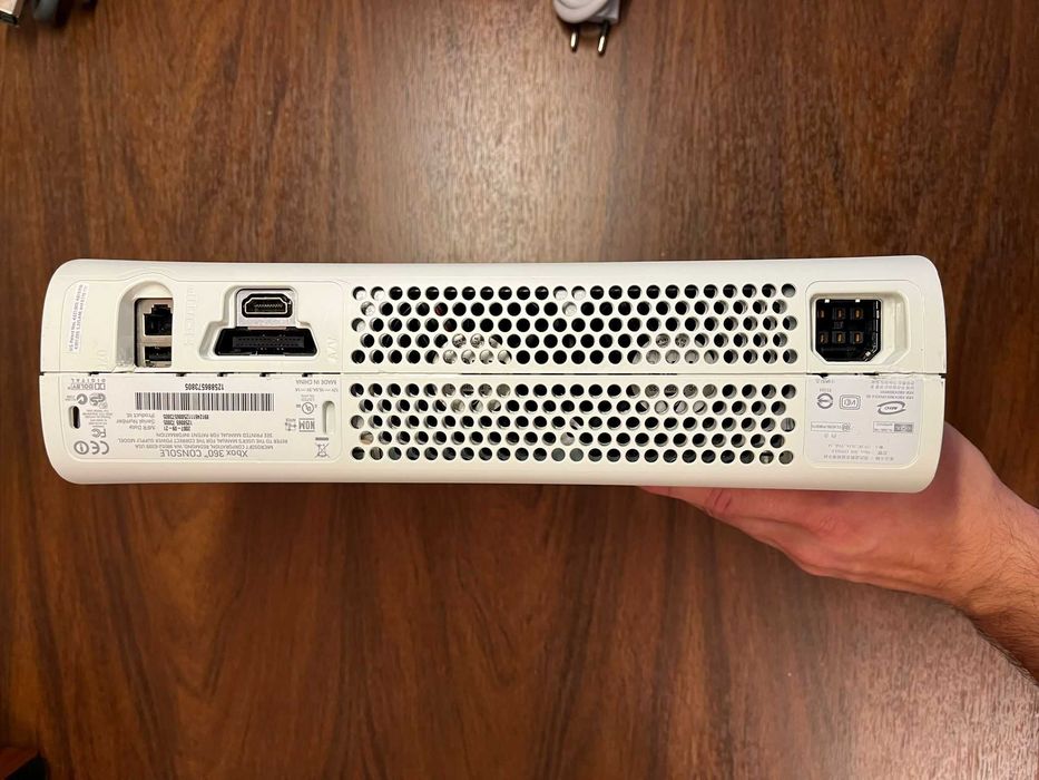 Xbox 360 2 controllere + kinect