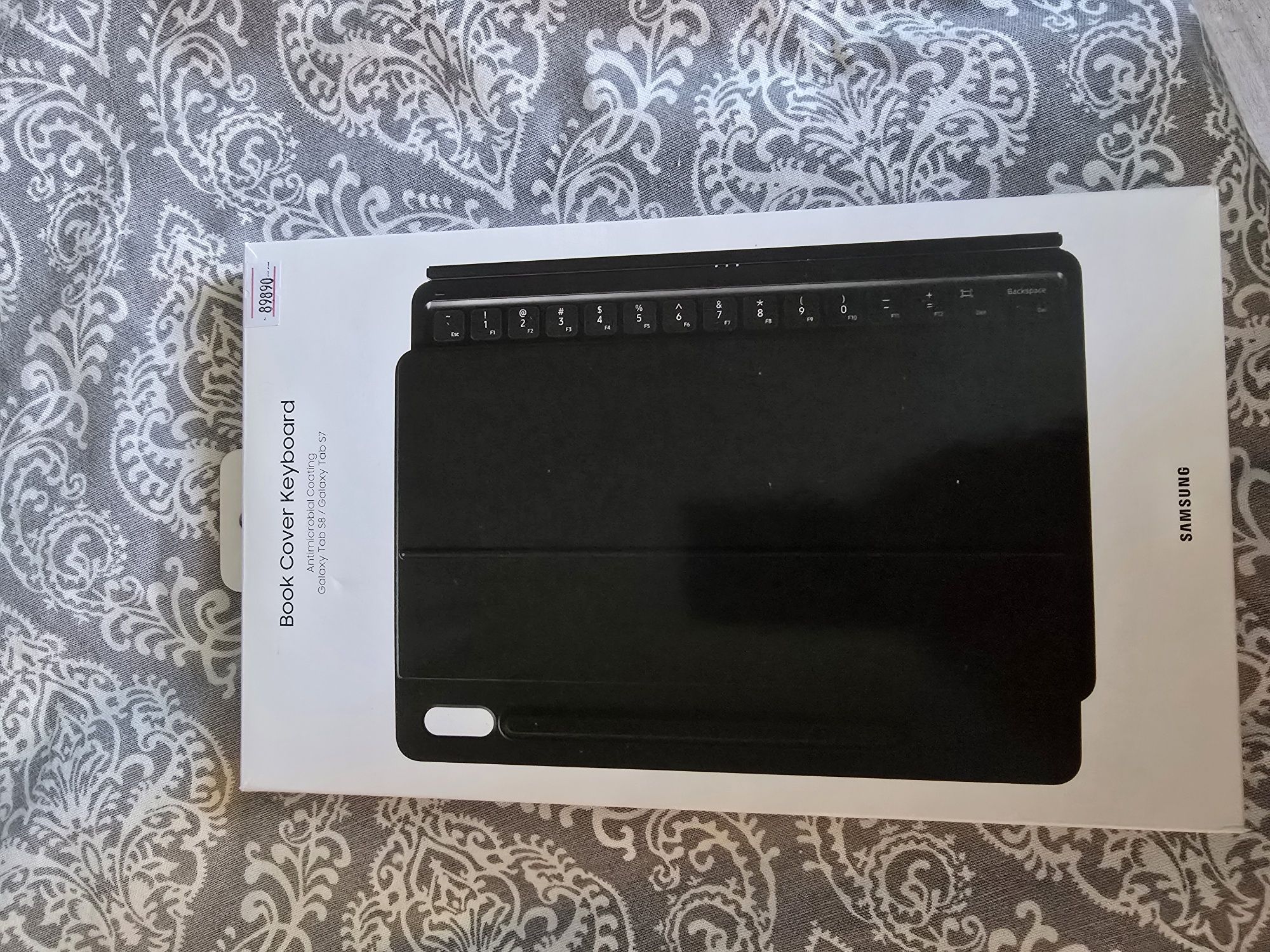Продам чехол-клавиатуру на Samsung tab s7/8