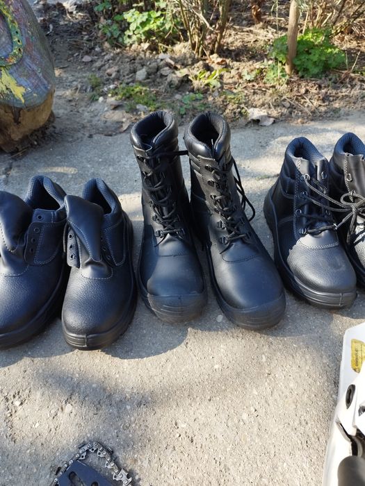 Vând bocanci de piele noi