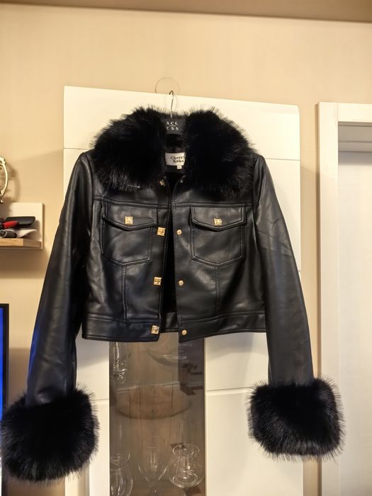 Дамско кожено яке от еко кожа и висококачествен еко пух. Яката се свал