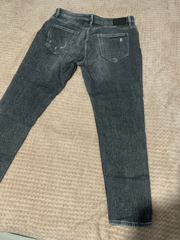 Blugi elastici Pull&bear mărime 46