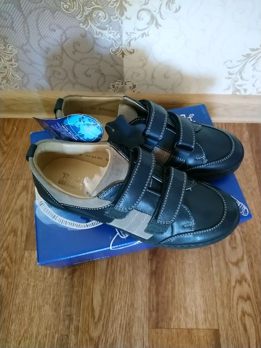Продам  кроссовки кожаные