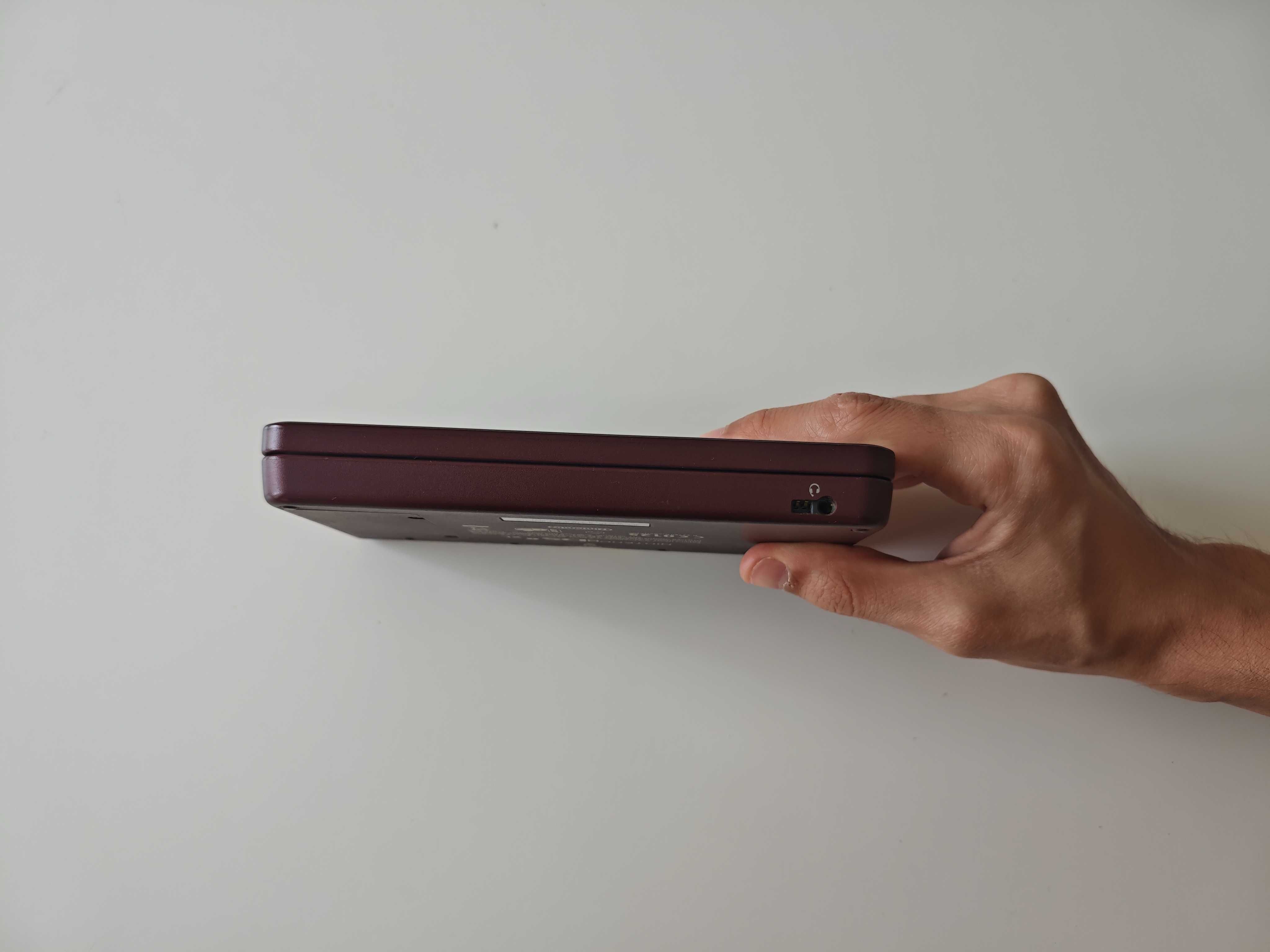 Продавам Nintendo DSi XL с качени много игри