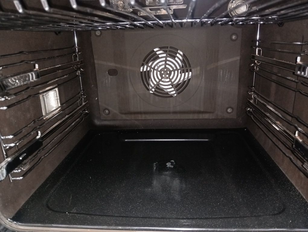 Свободно стояща печка с керамичен плот VOSS Electrolux 2 год.Гаранциия