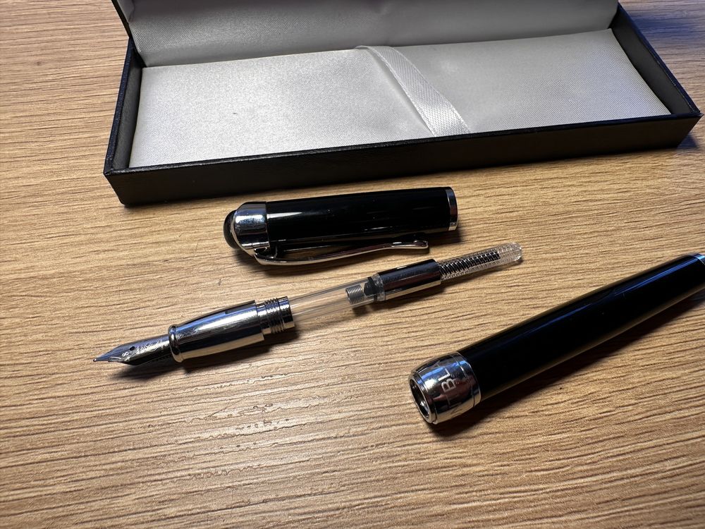Stilou Mont Blanc negru, fountain pen, rezerva/cerneala