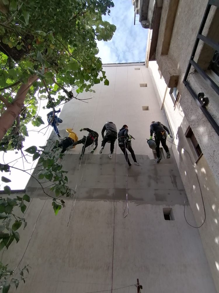 Izolații exterioare 150 RON/MP cu Alpinisti utilitari factura inclusa