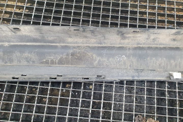 Prag stanga BMW Seria 1 E81/E82/E87/E88 (facelift)  [din 2007 pana  2012] seria