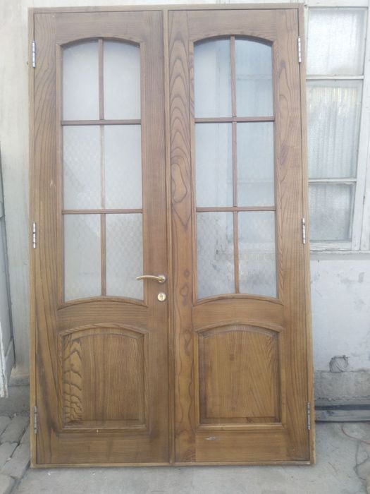 yogʻoch eshik sotiladi