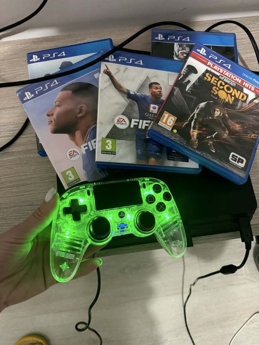 PlayStation 4 Slim (PS4 Slim) – Sony (408GB)