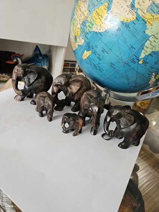 Familie de 6 elefanti de lemn