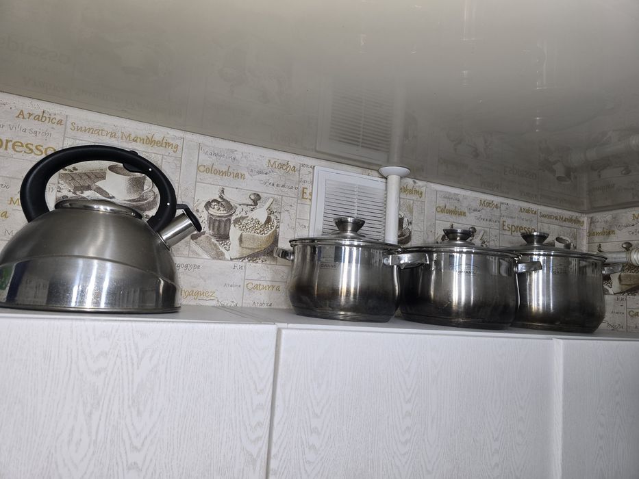 Продам срочно набор кастрюли и чайник