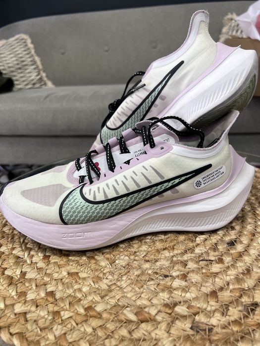 Маратонки NIKE zoom gravity, ном.38,НО отговарят на 37.