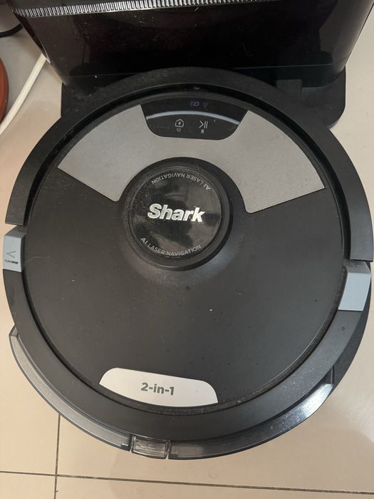 Aspirator Robot Vacum Shark Ultra Alll 2-1 in aspira si spala