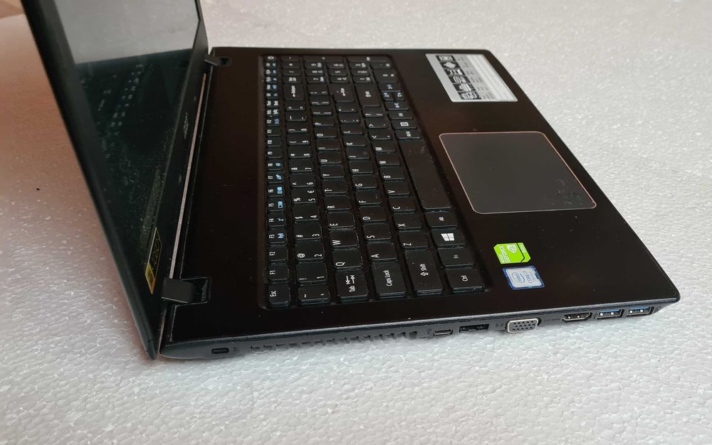 Acer 15" Full HD, i7-7500u, 8 GB, SSD 256 GB, Nvidia GeForce 940MX