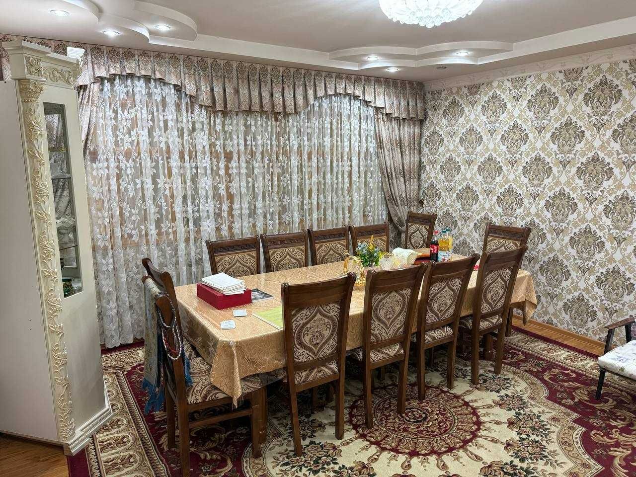 Срочно продаётся двухкомнатная квартира в Яккасарайском районе 69 дом