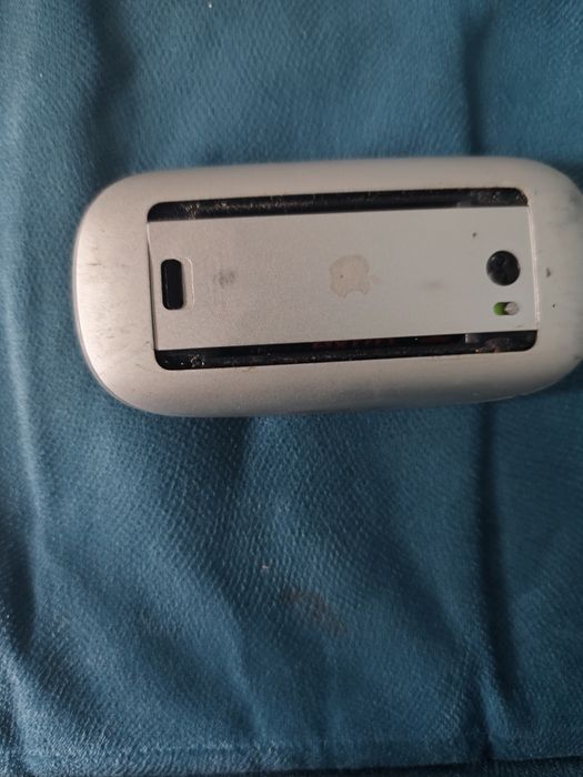 Vând urgent tastatură și mouse apple la 100 de lei