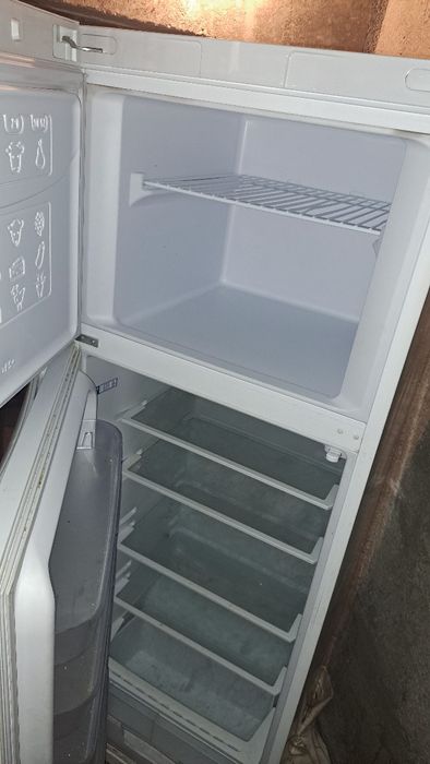 Хладилник с горен фризер