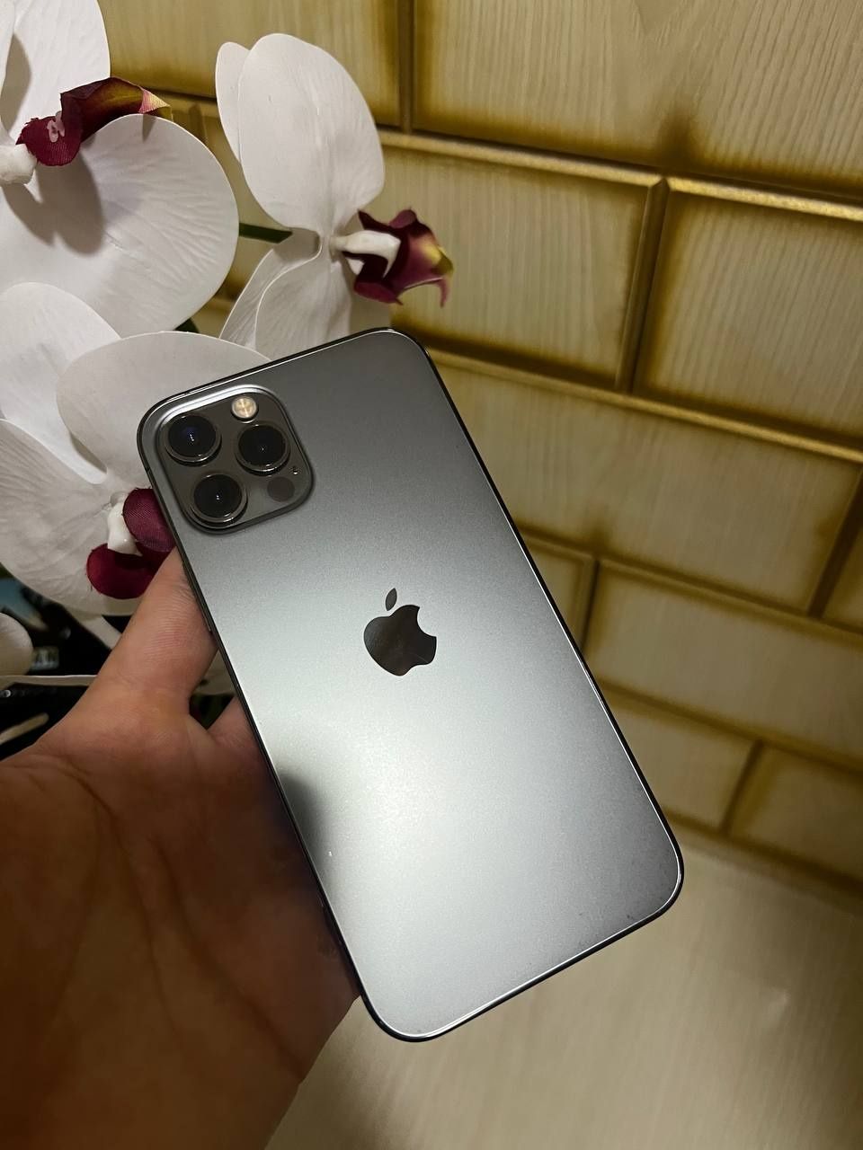 iPhone 12 pro сотилади