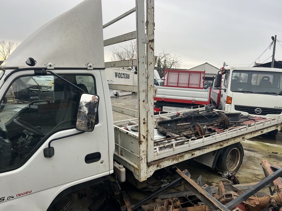 Isuzu 2004 piese  sasiu cu acte cutie punte  spate de italia
