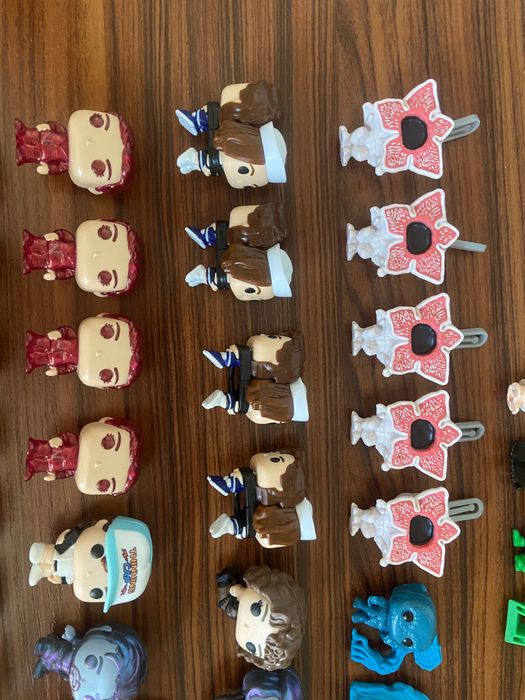 Фигурки из kinder joy stranger things