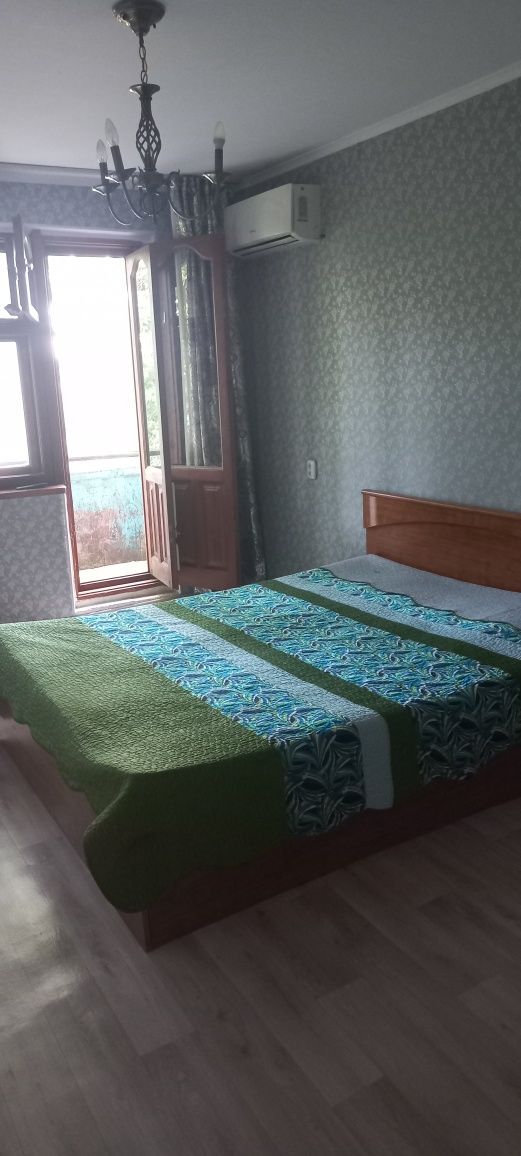 Сдам по часам одноком.благоустроенную квартируу