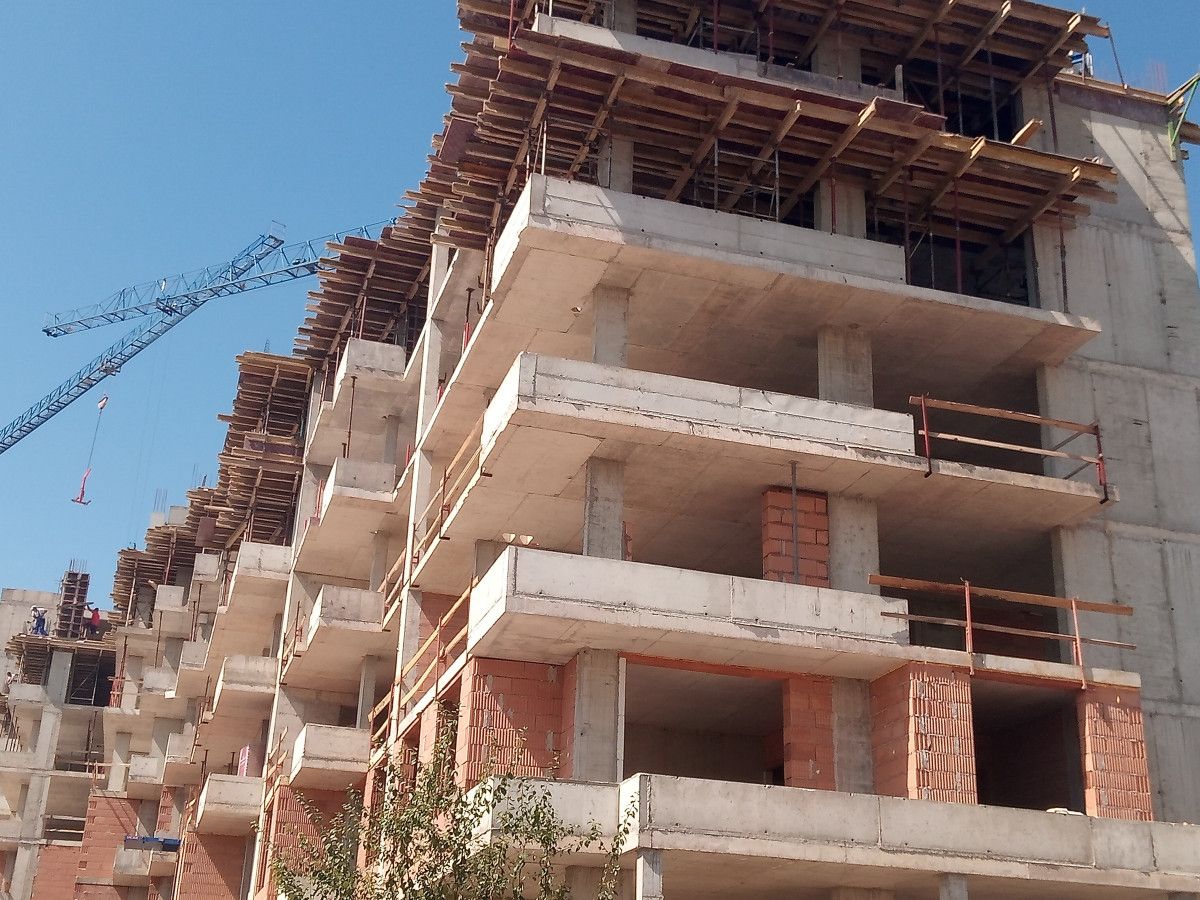 Продава се Тристаен апартамент в София, Красна поляна 2 - 83 кв.м за 1796 €/кв.м - Снимка #2