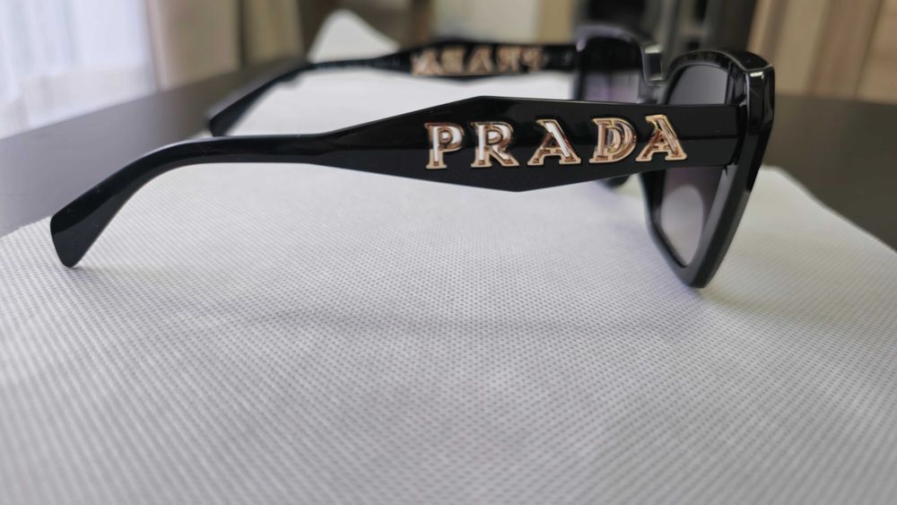 Ochelari de soare Prada, ochii de pisica