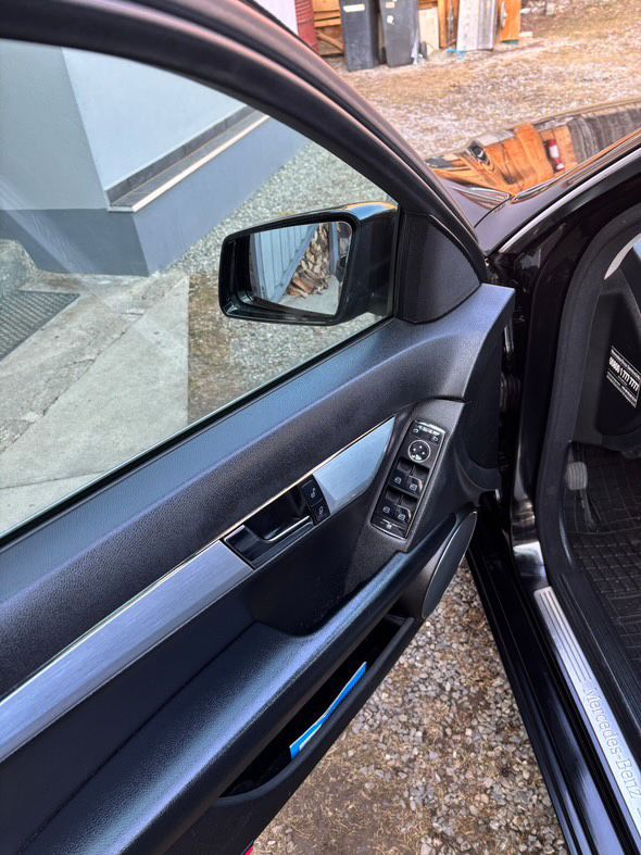Mercedes Benz 2.2 manual
