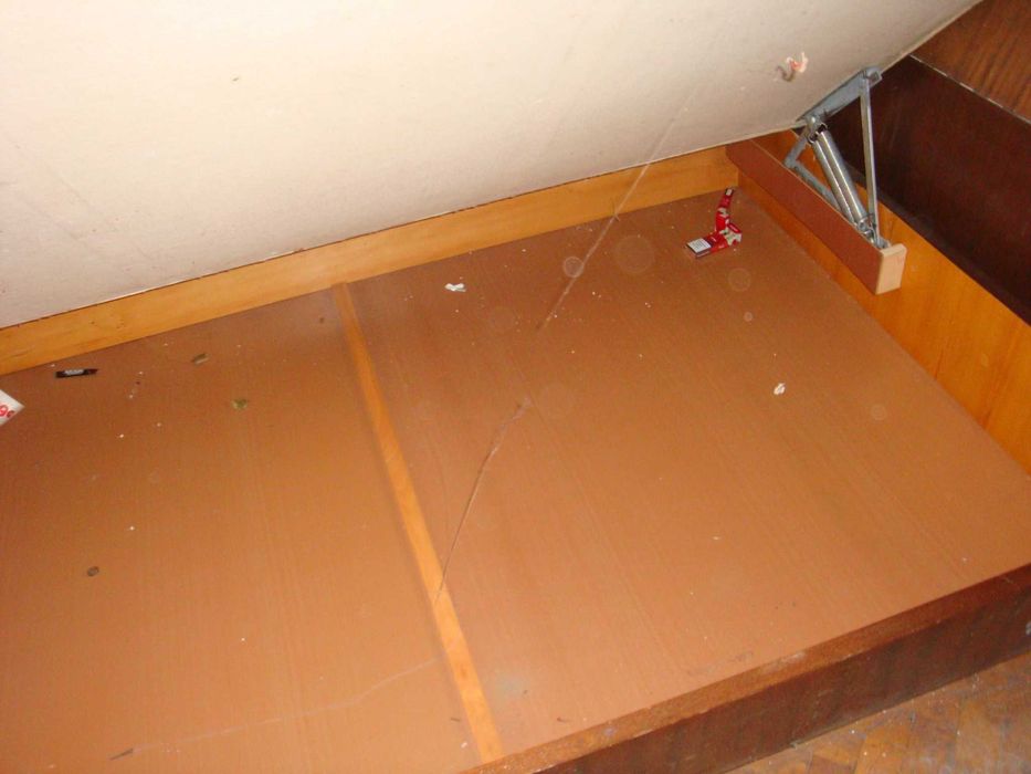 Подарявам спалня, легло, ракла, нафтова печка, печка на дърва, тв маса