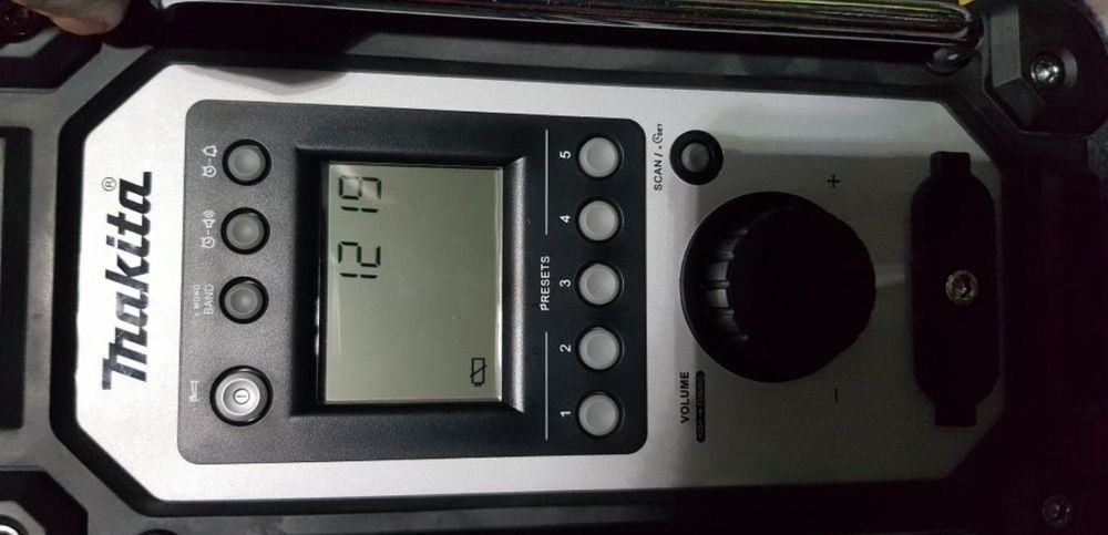 Vand Radio Boxa MAKITA DMR107 pret 700 lei