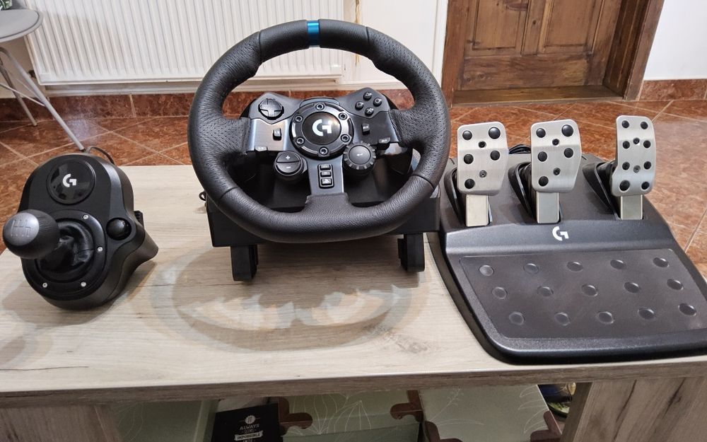 Volan Logitech G923 + Pedale + Schimbător – PS5 / PS4 / PC