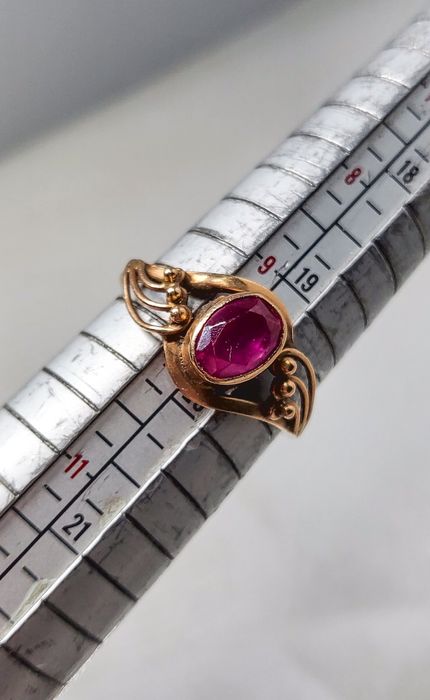 Inel vintage din aur 14K cu rubin – mărimea 61, gramaj 3,23 gr