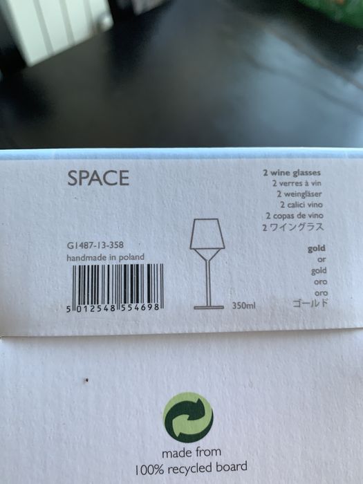 Cadou . Pahare  de vin lucrate manual . Pictate manual . LSA space .