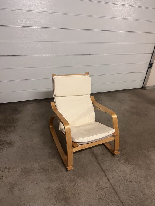 Стол за кърмене