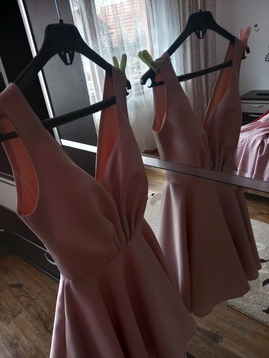 Vând rochie roz XS