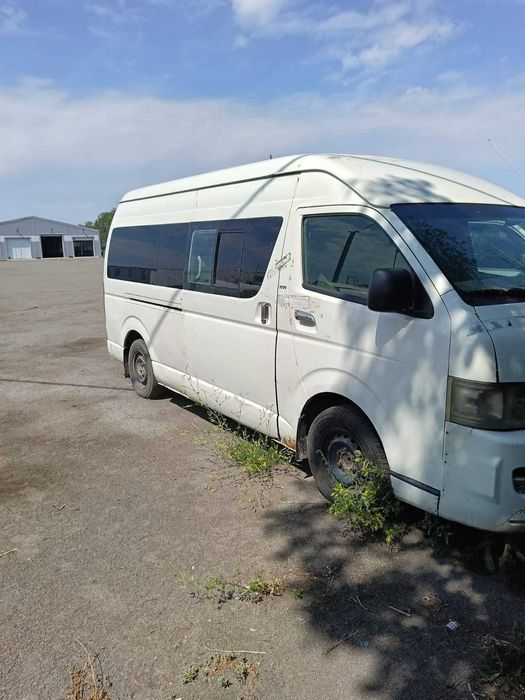 Микроавтобус Toyota HI ACE