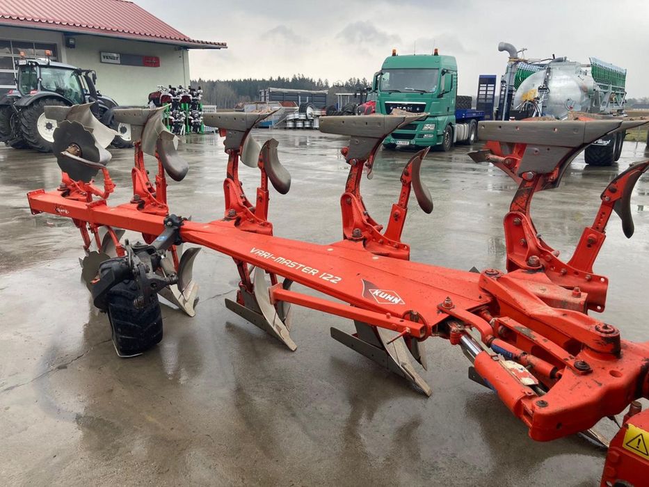 Plug 5 brazde Kuhn Varimaster 122 an 2012 Lemken