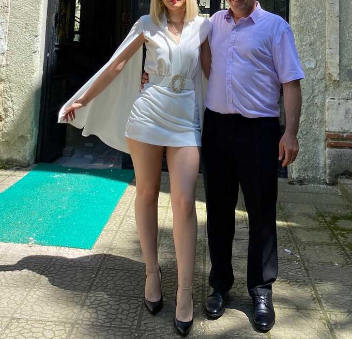 Salopeta tip rochie alba