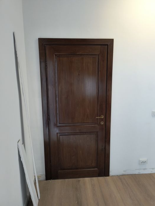 Uși și geamuri din lemn masiv vopsite feronerie kieder sticla de termo