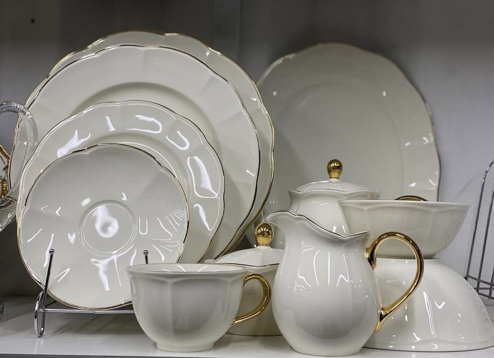 Столовый сервиз, набор посуды