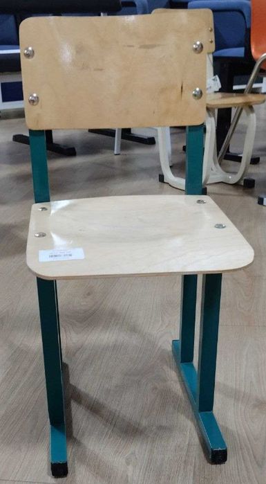 Стул на металлической каркасе
