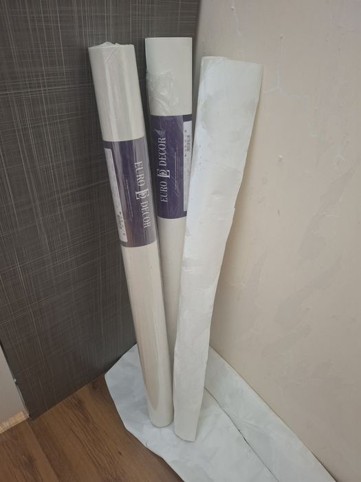 Продам обои новые 2шт и пару остатков